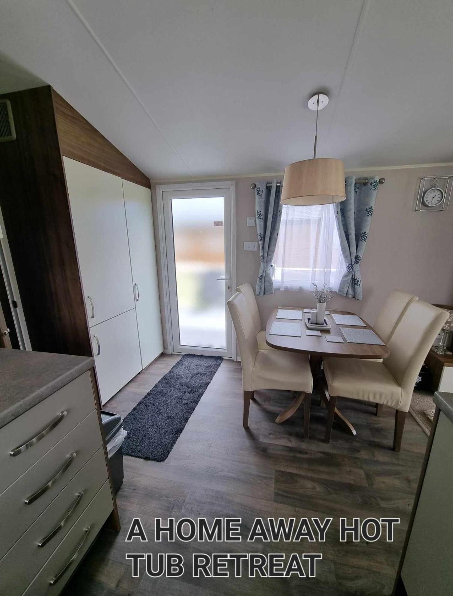 A Home Away Hot Tub Retreat At Tattershall Lakes Country Park Exterior foto